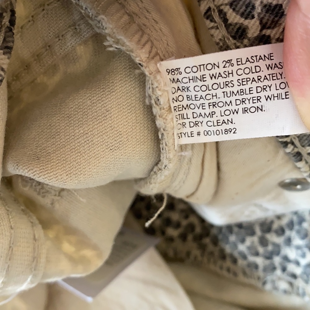 CLUB MONACO | Liza ankle jeans - Picture 8 of 8